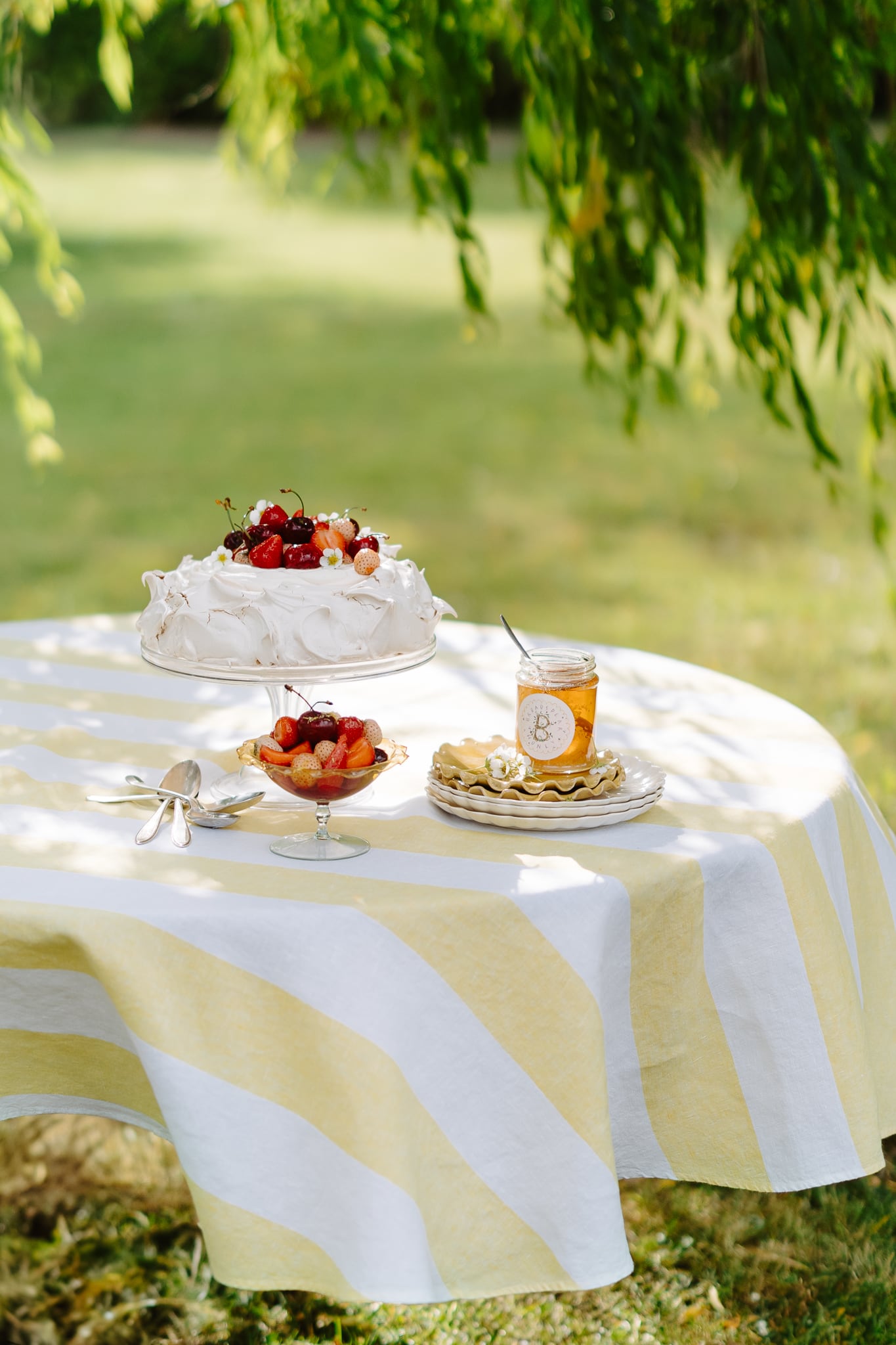 Lemon Grove Tablecloth - Round